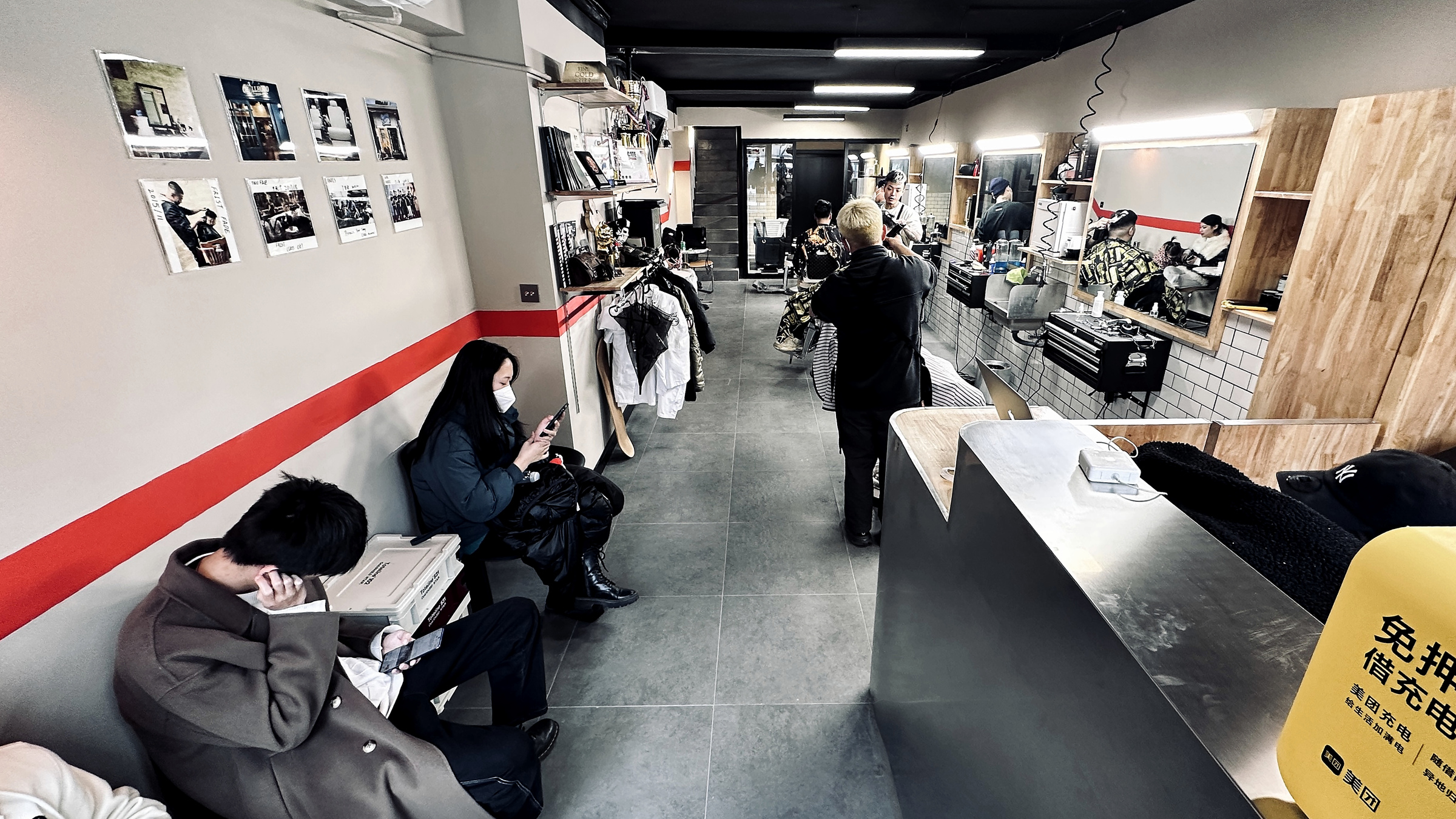 Smooth Barbershop 店内社区场景